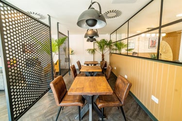 1 bed studio, Calton Road, Holyrood, Edinburgh, EH88DP - Image 1